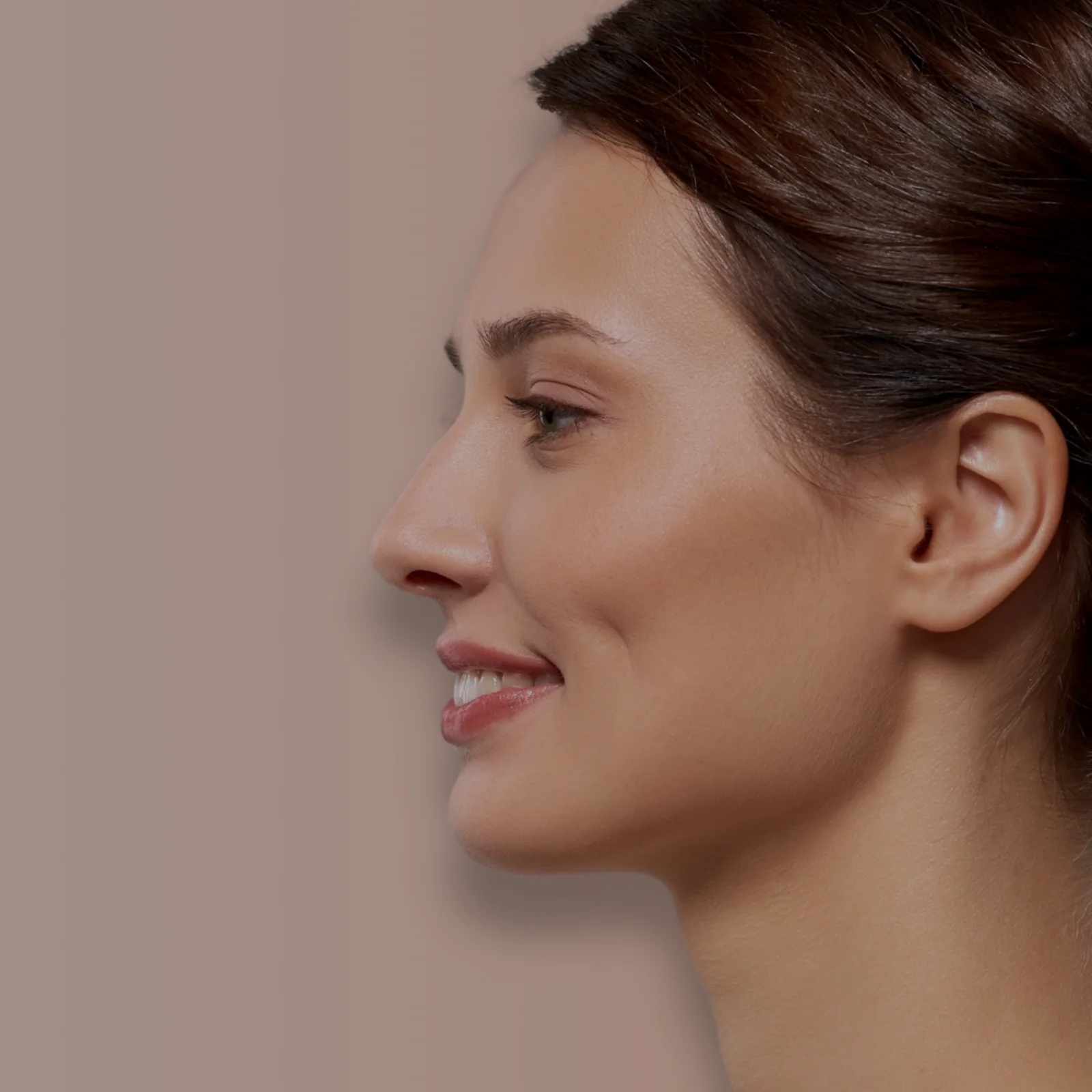Representación editorial de perfil facial